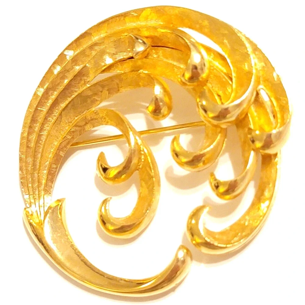Vintage Large Gold Waves Round Wreath Brooch Pin,‎ 2